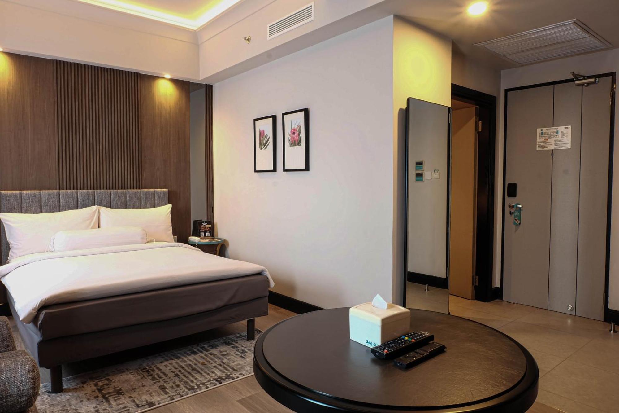 Deka Hotel Surabaya Hr Muhammad Kültér fotó