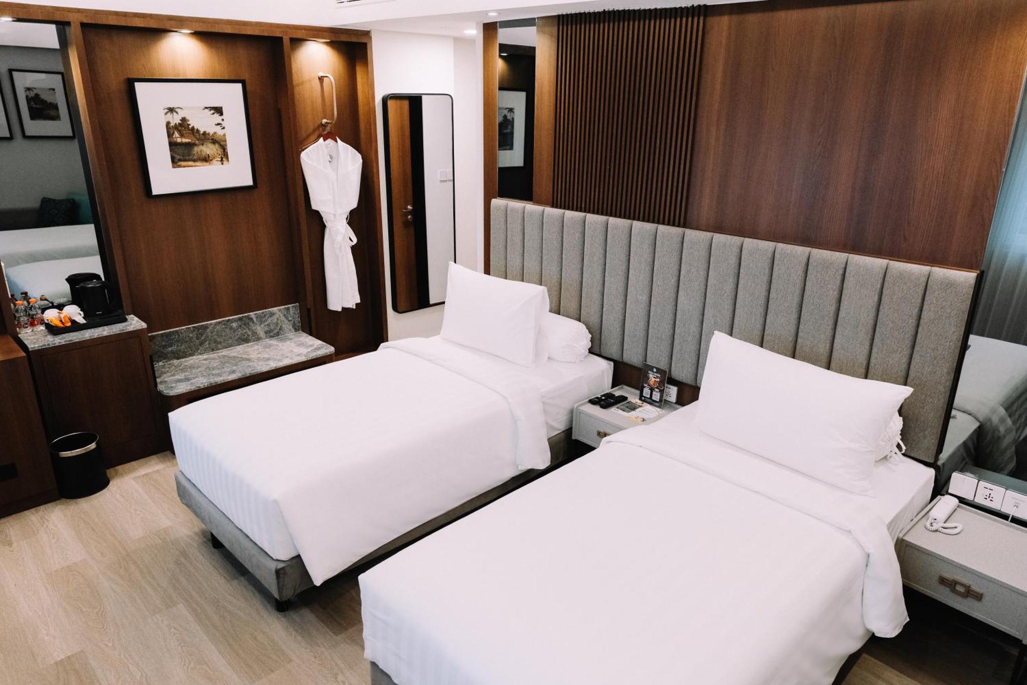 Deka Hotel Surabaya Hr Muhammad Kültér fotó