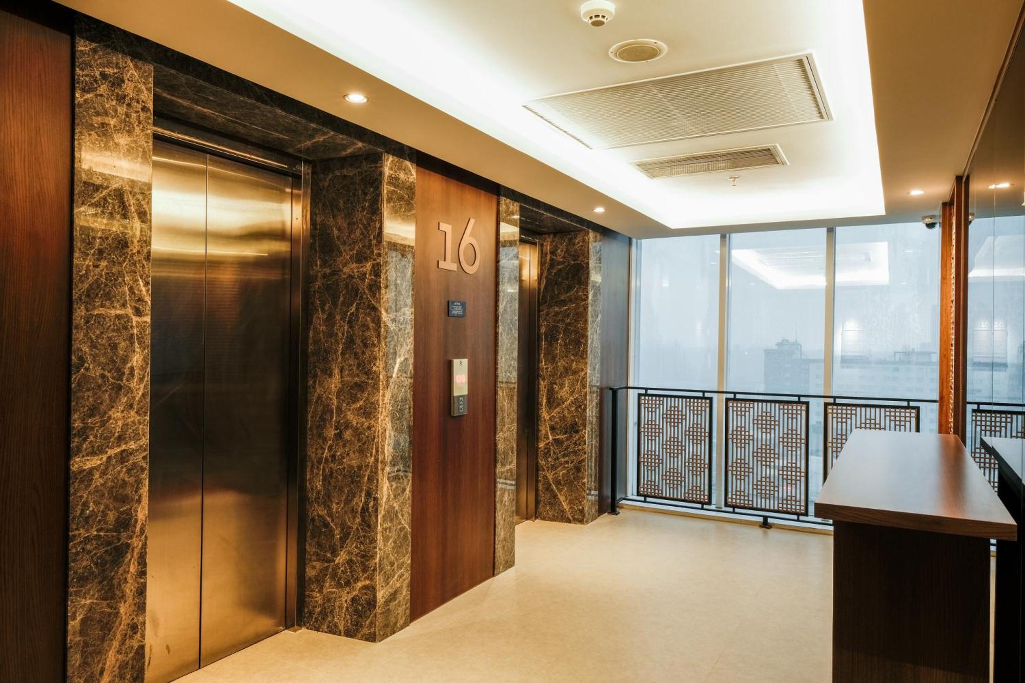 Deka Hotel Surabaya Hr Muhammad Kültér fotó