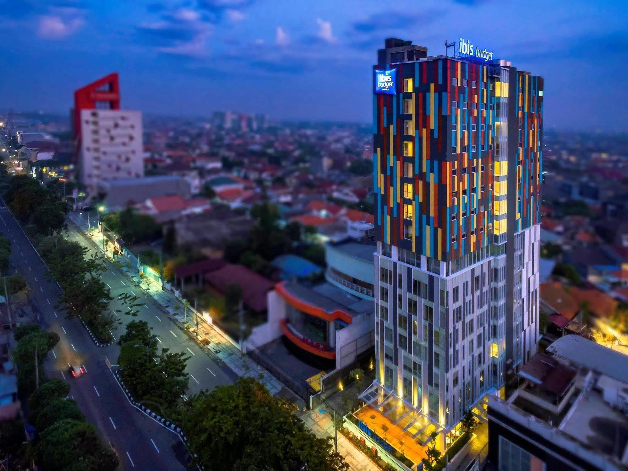 Deka Hotel Surabaya Hr Muhammad Kültér fotó